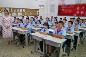 来听！新中国第一代军垦女拖拉机手的思政课视频封面