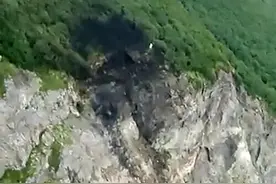 俄罗斯一架载有28人安-26飞机坠毁 事故地点已被发现图片
