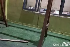 济南一健身房秋千吊椅突然断裂，三名女孩摔伤图片