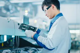 市值蒸发600亿后，千亿白马收购英国最大芯片厂，闻泰科技：全球缺原料，收购没负担图片