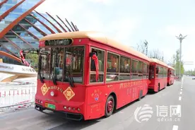 青岛这些人免费乘坐观光车 市民可预约“红色巴士”图片