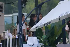赵丽颖回《中餐厅》与张碧晨同框 俩辣妈有说有笑图片