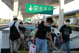 兖州站加开多趟旅客列车为暑运助力图片
