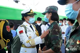 他们从北京凯旋，整个营区沸腾了图片