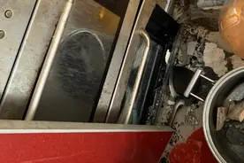 AO史密斯热水器装上一周就掉了 厨房被砸损失惨重图片