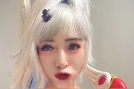 放飞自我！焦恩俊穿女装戴假发化浓妆 嘟嘴卖萌似少女图片