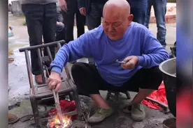 视频丨“补锅匠”段送连，叮叮当当62年图片