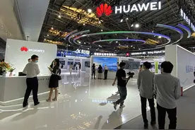 “明明明明明白白白喜欢他”，白白喜欢谁？这个AI这样回答图片