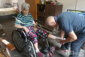 黄石“捆绑的夫妻”：只要老伴在身边，这个家就不残缺图片