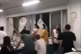 自投罗网！山东一大学学生上课拿网抓飞蛾：那不是蛾子，是飞行的作业图片
