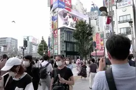 巨型3D猫咪亮相日本东京街头 众多路人围观图片