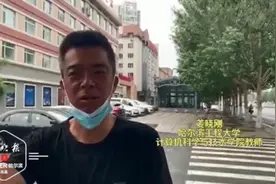质问“这是人干的事吗？”，大学老师挥雨伞降服“猥琐男”图片