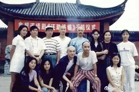 《还珠格格》开机合影引爆热搜榜，满满“回忆杀”图片