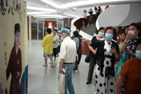 上海人多久没看一场滑稽戏了？这部笑声满场，不端不装的新戏让人想起从前图片