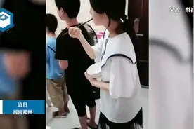 姑姑带7个孩子过暑假：打饭排队，睡觉打地铺图片