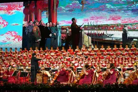 天山儿女心向党——记自治区庆祝中国共产党成立100周年交响音乐会青年合唱团图片