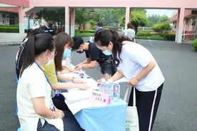 科学陪伴 顺应成长，龚小教育集团“1+6”一年级新生家长活动图片