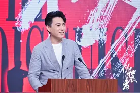 “明楼”靳东带着特殊使命回到上海：为音乐剧《伪装者》正式按下启动键图片