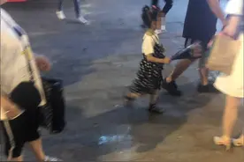 重庆九街“幼童卖花”事件续：双方系亲属关系 当地正进一步调查图片