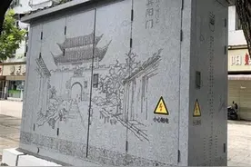 古风古韵，武昌街头电柜箱“穿”上古城贴纸新装图片