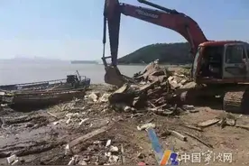 禁偷捕护渔场 宁波195条涉渔“三无”船集中拆解图片