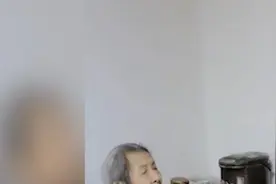 八旬老人每天走路去探望108岁母亲，高龄母子互问早安视频封面