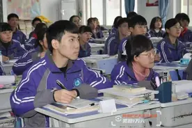 父亲去世、母亲残疾，自强男孩高考606分，一句话看哭网友图片