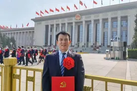 杨文：坚守理想 锐意进取图片