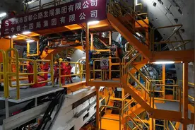 掘进7.4公里！北京东六环，“巨无霸”开启地下穿越视频封面