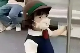 刷屏的地铁小女孩是日本人？女孩妈妈：杭州地铁上拍的，我家孩子是我大中华儿女图片