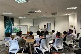 双面电竞“劝退班”：父母向左，孩子向右图片