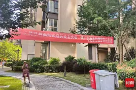 云求助 | 公开招标物管无法入场，前期物管“人墙”堵住小区大门拒绝撤离和移交图片