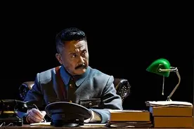 别来无恙“董建昌”，电视剧版《人间正道是沧桑》的配角怎样挑起话剧版的大梁图片