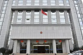 男子网恋被“女友”骗1万余元，现“女友”竟是前女友假扮的图片