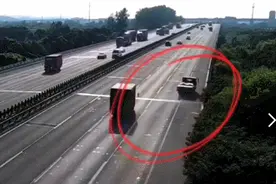 高速上，一女子被压在车底！之后的这一幕，暖图片