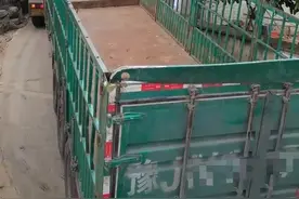 河南货车开错路剐蹭房屋，湖南大姐连说“没关系”：他们开车不容易图片