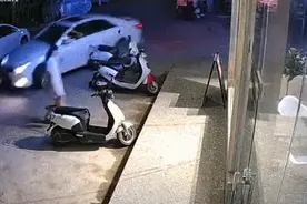 钦州一年轻女子凌晨在街头遭人强拖上车图片