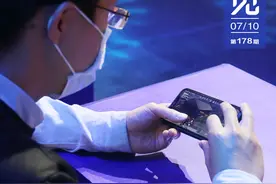 新闻8点见丨争议中的双面电竞“劝退班”：父母向左，孩子向右图片