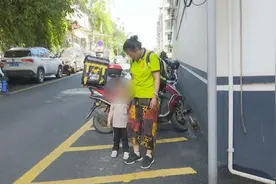 每月6000元，贵阳一名三岁男孩被丢给月嫂照顾，父母全部玩消失图片