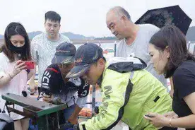 长2.2米、重210斤的马鲛鱼，你见过没？舟山有人钓到了图片