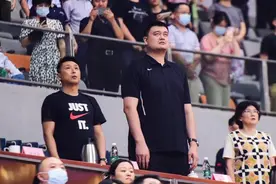 现场｜给姑娘们上上对抗！备战奥运，中国女篮迎战男篮青年队图片