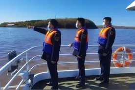 他脖子上的印记为啥是领子形状？图片