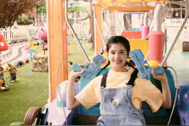 张婧仪游乐场拍生日写真大片 鬼马精灵童趣十足图片