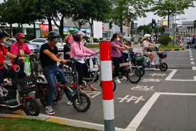 区领导带队上街督导，广州番禺今年查扣非法摩托车4万多辆图片