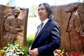 塔拉斯·舍甫琴科与杜甫对话《灵魂之门》在乌克兰驻华使馆揭幕图片