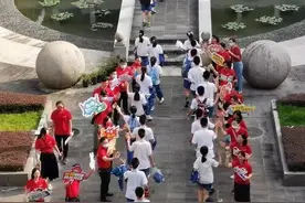 两名广州考生病房中考，医院出动了“晾衣架”图片