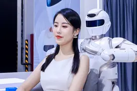 五年四次迭代，优必选首发Walker X，人形服务机器人商业化再提速图片