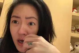 小s晒素颜自拍发减肥宣言 网友直呼：像极了减肥时候的我本人图片