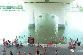 防溺水！夏季游泳家长陪游仍存隐患图片