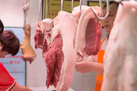 为什么猪肉有的盖红章，有的盖蓝章？终于知道原因了图片